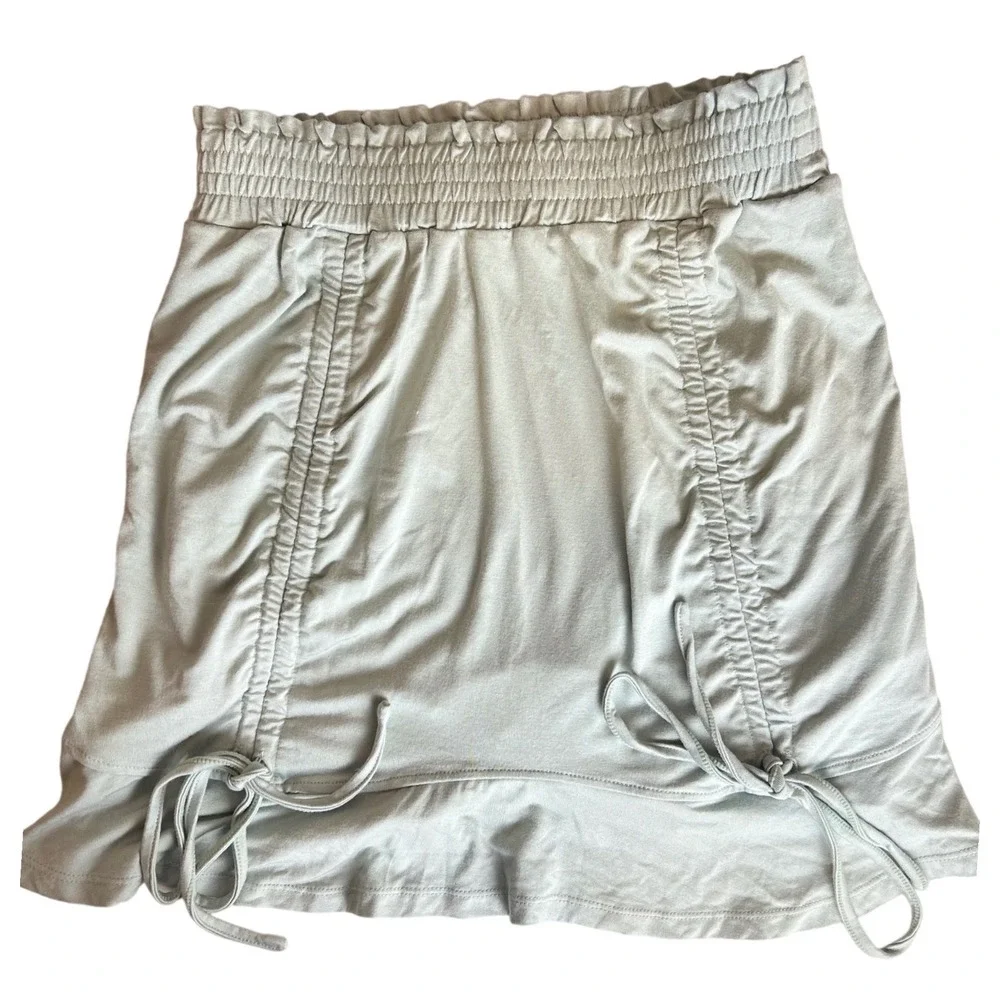 Halara Pistachio Green Smocked Ruched Mini Skirt with Pockets Size Small NWT